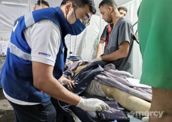 Pasukan perubatan Mercy merawat orang awam yang menjadi mangsa kekejaman Israel di Gaza.