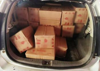 SEBAHAGIAN minyak masak yang dirampas dalam serbuan di Pasir Tumboh, Kelantan semalam.