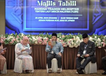 NANCY Syukri ketika hadir majlis tahlil memperingati 10 mangsa nahas helikopter TLDM di Putrajaya. - UTUSAN/FAIZ ALIF ZUBIR