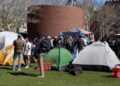 PENUNJUK perasaan di Universiti Yale memasang khemah baharu, selepas tapak sebelum ini dirobohkan oleh polis apabila berpuluh-puluh ditangkap dan didakwa menceroboh.
-AGENSI