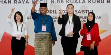Empat calon bersaing merebut DUN Kuala Kubu Baharu iaitu Khairul Azhari Saut, Pang Sock Tao,  Nyau Ke Xin dan Hafizah Zainudin. - MINGGUAN/SHIDDIEQIIN ZON