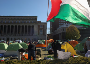 KALANGAN mahasiswa terus memprotes menyokong rakyat Palestin di kampus Universiti Columbia,  di New York City hari ini. -REUTERS
