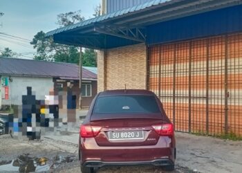 PONTIAN – Kereta Proton Saga yang dibawa oleh Nur Hairani Husna ditemui oleh orang awam  di Dewan Orang Ramai Kampung  Telok Kerang, di Pontian, Johor, awal pagi ini.