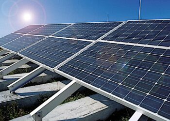Kementerian Peralihan Tenaga dan Transformasi Air (PETRA) melalui Suruhanjaya Tenaga (ST) akan menawarkan kuota solar sebanyak 2,000MWac melalui proses bidaan kompetitif di bawah program Solar Skala Besar (LSS). - GAMBAR HIASAN