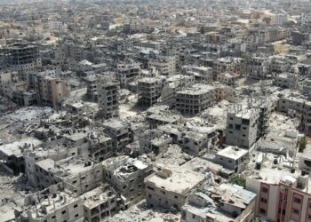 GAMBAR daripada AFPTV ini menunjukkan pemandangan bangunan yang musnah di Khan Younis di selatan Gaza pada 22 April lalu. -AFP