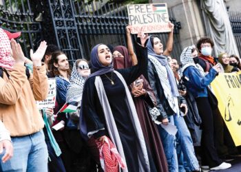 Sebahagian pelajar Universiti Columbia, New York mengadakan demonstrasi mendesak kerajaan Amerika Syarikat menyokong usaha pembebasan Palestin daripada kekejaman Zionis Israel. –  AFP