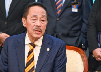 ROLAND Sagah Wee Inn bercakap dalam sidang media di Bilik Media Dewan Undangan Negeri (DUN) Sarawak, Petra Jaya di sini hari ini.