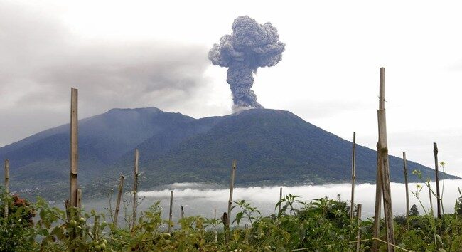 12 maut termasuk kanak-kanak dalam banjir kilat dan aliran lava sejuk Gunung Marapi