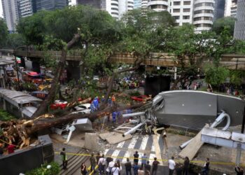 KEJADIAN pokok tumbang pada 7 Mei lalu di  Jalan Sultan Ismail, Kuala Lumpur, wajar dijadikan pengajaran. – UTUSAN/FARIZ RUSADIO