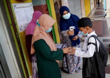 MENYEWA rumah kedai dapat dijadikan penyelesaian sementara bagi sekolah yang mempunyai jumlah pelajar melebihi 1,500 orang. – GAMBAR HIASAN