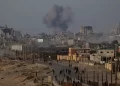 ASAP berkepul berikutan serangan udara Israel di tengah Gaza, semalam. -AP
