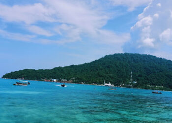 Kerajaan negeri menyiasat dakwaan penganjuran 'Aloha Party' di sebuah resort terkenal di Pulau Lang Tengah, Besut Isnin lalu.