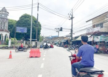 PENDUDUK Selatan Thailand berwaspada susulan dua letupan bom di daerah Jok Irong dan Sukhirin di Narathiwat. - UTUSAN/AIMUNI TUAN LAH