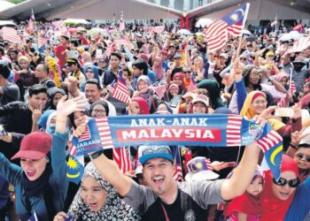 SELAMA ini seluruh rakyat Malaysia menikmati kehidupan makmur damai melalui pendekatan konsensus, sederhana, inklusif dan adil untuk semua.