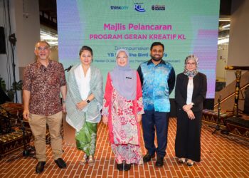 ZALIHA Mustafa (tengah) dalam majlis pelancaran Geran Kreatif KL di Semua House, Kuala Lumpur, hari ini. - UTUSAN/ SADDAM YUSOFF