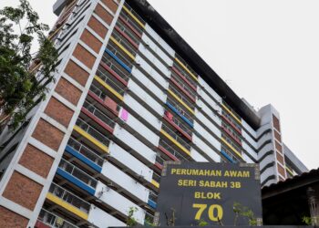 KOMUNITI perumahan 
awam terdiri daripada 
kira-kira 1.76 juta individu 
iaitu 25 peratus penduduk 
bandar Lembah Klang. 
– UTUSAN/SHIDDIEQIIN ZON