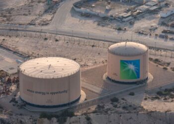 SAUDI Aramco dijangka membawa pelaburan lebih besar sekiranya membeli stesen minyak Shell di negara ini.