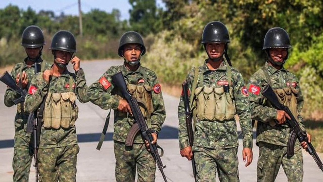 Tentera Arakan tawan ratusan junta tentera Myanmar