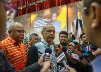 ARMIZAN Mohd. Ali pada sidang akhbar selepas Majlis Perhimpunan Bulanan Dan Ramah Mesra Pengguna Warga KPDN Zon Utara di Dewan Serbaguna KDN, Anak Bukit di Alor Setar. -UTUSAN/SHAHIR NOORDIN