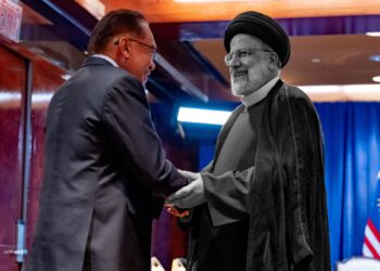 ANWAR Ibrahim sempat bertemu dengan Ebrahim Raisi di New York, Amerika Syarikat (AS)  tahun lalu.-FACEBOOK ANWAR IBRAHIM