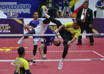 SHAHALRIL Aiman Halim melakukan libasan gulung untuk membantu Malaysia menumpaskan Brunei di Piala Dunia Sepak Takraw 2024.