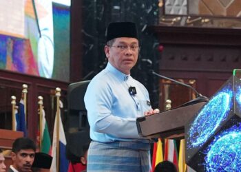 Datuk Dr. Mohd. Na'im Mokhtar ketika berucap  pada Persidangan Antarabangsa Ketua-Ketua Agama 2024 di Sunway Resort Hotel, di sini, hari ini.