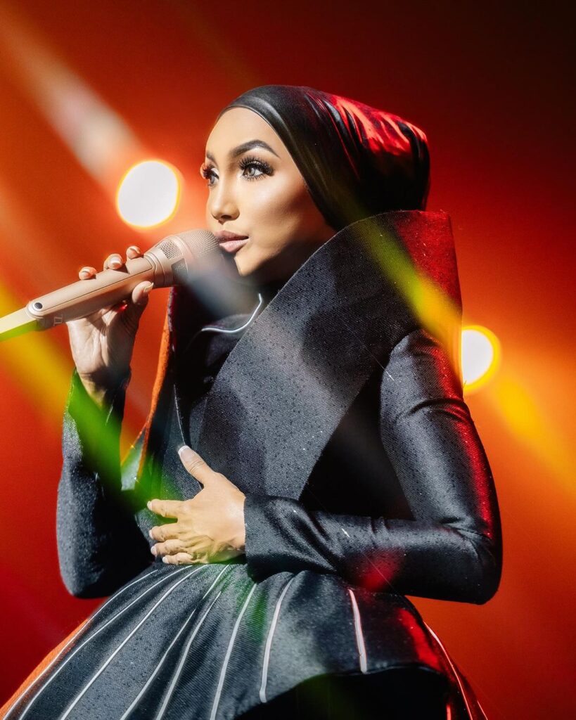 Diva? Saya masih Siti Roziana Zain - Utusan Malaysia
