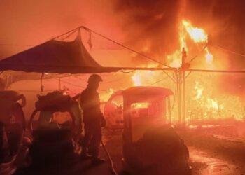 KERETA mini permainan kanak-kanak yang terbakar dalam kejadian berhampiran sebuah hotel di Kampung Baru, Alor Setar.