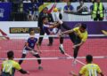 AZLAN Alias melakukan libasan ketika menentang Brunei dalam perlawanan kedua Kumpulan B di Piala Dunia Sepak Takraw 2024 di Stadium Titiwangsa, hari ini. -GAMBAR-AMIR KHALID