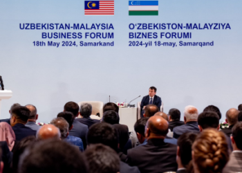 ANWAR Ibrahim ketika berucap pada Forum Perniagaan Peringkat Tertinggi Uzbekistan-Malaysia di Uzbekistan. - X PM