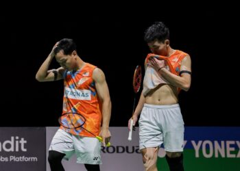 PASANGAN beregu lelaki negara, Arif Junaidi dan Yap Roy King tewas kepada pasangan Denmark, Astrup Kim dan Rasmussen Anders Skaarup pada Kejohanan Badminton Malaysia Masters 2024, di Stadium Axiata Arena, di sini hari ini..-UTUSAN/SHIDDIEQIIN ZON