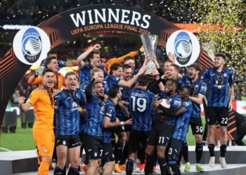 PEMAIn-pemain Atalanta meraikan kejayaan menjuarai Liga Europa di Stadium Dublin. - AFP