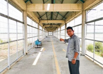 SEE Mei Qi menunjukkan jeti di Pelabuhan Bagan Datuk yang sedang ditambah baik sebelum dibuka untuk operasi tidak lama lagi.