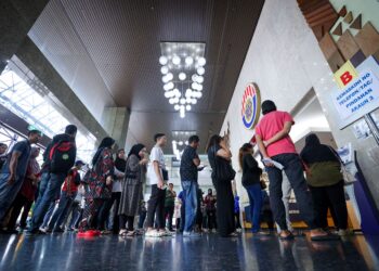 Kumpulan Wang Simpanan Pekerja sudah meluluskan 3.04 juta permohonan Pengeluaran Akaun Fleksibel melibatkan jumlah RM5.52 bilion setakat ini. – UTUSAN/SADDAM YUSOFF