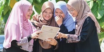 Terdapat kebimbangan lepasan Sijil Pelajaran Malaysia makin kurang berminat melanjutkan pelajaran dalam bidang perubatan ekoran banyak isu yang ditimbulkan masa kini. – GAMBAR HIASAN