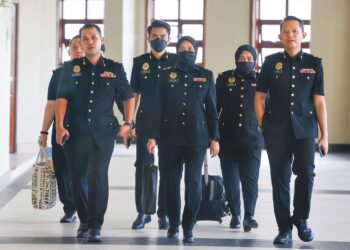 DUA mantan perdana menteri, seorang timbalan perdana menteri, menteri persekutuan, beberapa menteri besar dan ketua menteri telah disiasat 
oleh Suruhanjaya Pencegahan Rasuah Malaysia (SPRM) sehingga didakwa di mahkamah. – UTUSAN/FARIZ RUSADIO