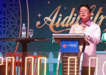 EWON Benedick ketika berucap Majlis Perhimpunan Bersama Warga Kementerian dan agensinya di Petaling Jaya hari ini. - UTUSAN/SADDAM YUSOFF