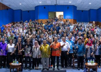 DIHARAP Persidangan Pembangunan Orang Asal Borneo dapat mengangkat hak bumiputera Sabah dan Sarawak serta Orang Asal menuju hidup 
gemilang tanpa tersisih. – FB UNIVERSITI MALAYSIA SABAH (UMS).