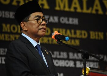 MOHAMED KHALED Nordin berucap pada Majlis Penganugerahan Pingat Jasa Malaysia (PJM) di Dewan Serbaguna Pulai Utama, Johor Bahru.