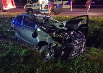 KEADAAN Perodua Bezza yang terlibat dalam kemalangan di Kilometer 209 Lebuhraya PLUS arah selatan berhampiran Alor Gajah, Melaka.