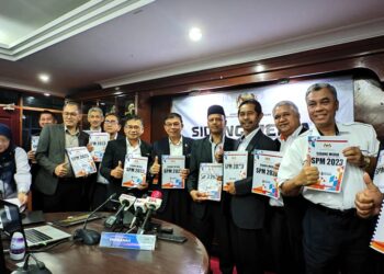 DR. Roslan (tengah) ketika mengumumkan keputusan SPM 2023 bagi Negeri Sembilan. FOTO : NOR SHAFAWATI YUP