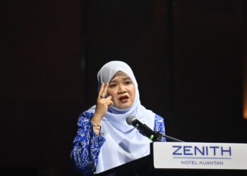 FADHLINA Sidek ketika berucap pada Sambutan Hari Guru Peringkat Kebangsaan Ke-53 Tahun 2024 di Pusat Konvensyen Antarabangsa Sultan Ahmad Shah (SASICC) di Kuantan, Pahang. - FOTO/SHAIKH AHMAD RAZIF