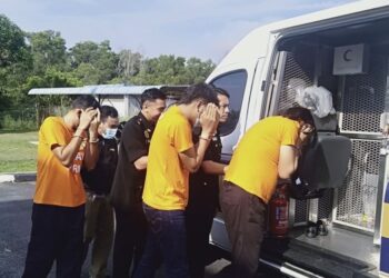 TIGA anggota penguatkuasa direman selama empat hari bagi membantu siasatan kes meminta dan menerima rasuah di Mahkamah Sungai Petani.