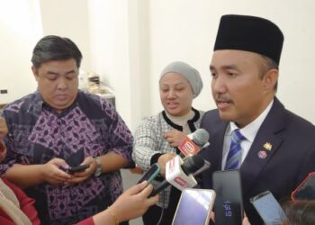 MOHD. Jafni Md. Shukor ditemui pemberita selepas Sidang DUN Johor di Kota Iskandar, Iskandar Puteri, semalam.