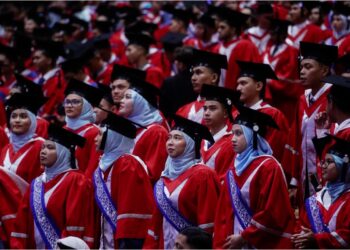 PINJAMAN merupakan sumber kewangan utama untuk belia Malaysia melanjutkan pengajian ke peringkat tinggi. - GAMBAR HIASAN