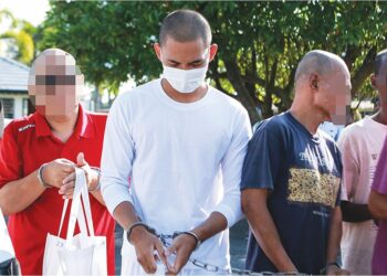 MUHAMMAD Fakrul Aiman Sajali yang berdepan pertuduhan membunuh kekasihnya, dibenarkan oleh Mahkamah Tinggi Klang untuk dirujuk ke pakar psikiatri. – UTUSAN/AFIQ RAZALI