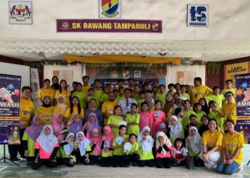MURID-MURID Sekolah Kebangsaan Bawang, Tamparuli yang menyertai program anjuran One Health Student Club (OHSC) Universiti Malaysia Sabah (UMS), baru-baru ini.