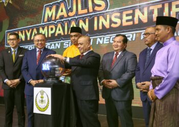 SAARANI Mohamad melancarkan Countdown 100 Hari Sukma Sarawak 2024 di Ipoh hari ini. - UTUSAN/MUHAMAD NAZREEN SYAH MUSTHAFA