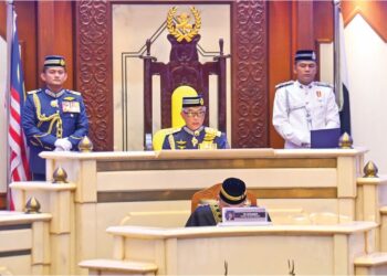 AL-SULTAN ABDULLAH Ri’ayatuddin Al-Mustafa Billah Shah bertitah pada Mesyuarat Pertama Penggal ketiga Dewan Undangan Negeri (DUN) kali ke-15 di Wisma Sri Pahang di Kuantan, Pahang. – UTUSAN/SHAIKH AHMAD RAZIF