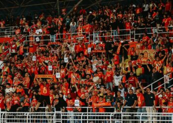 PENYOKONG-Penyokong Selangor FC sekali lagi bakal memenuhi Stadium Majlis Bandaraya Petaling Jaya bagi aksi menentang Negeri Sembilan, esok.-IHSAN SFC
